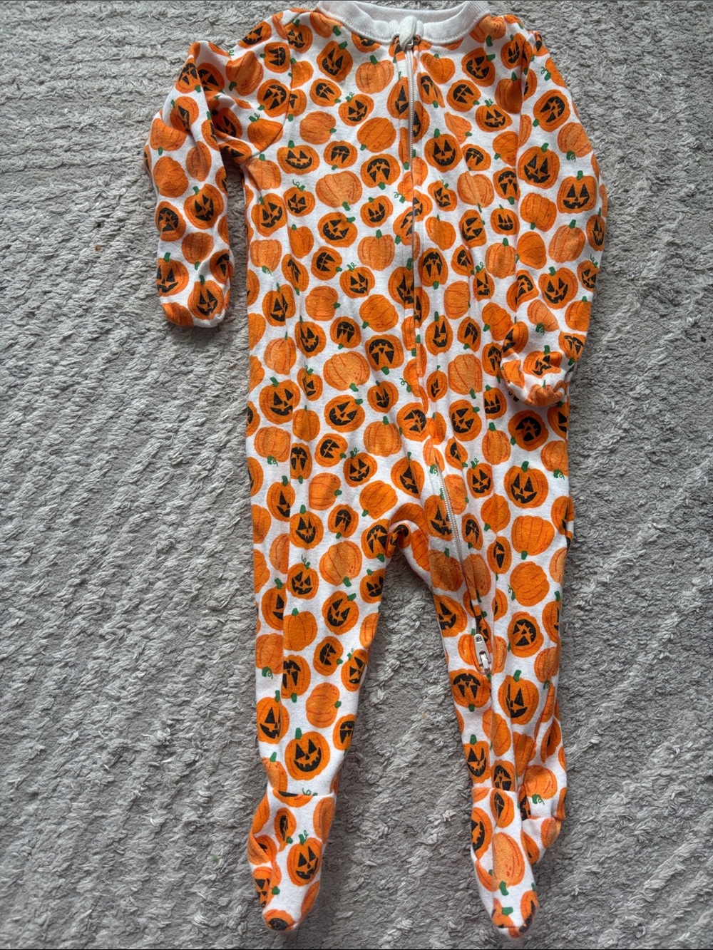 Old Navy Pumpkin Print One-Piece Pajamas – Orange 3-6 months